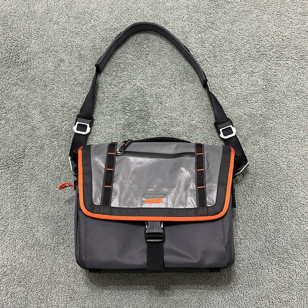 MindShift Exposure 15 Messenger Style Pro Camera Bag